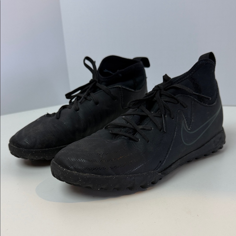 Nike Kids Phantom Luna II Academy Turf Soccer Size 2
